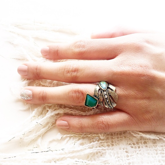 Emerald Fashion Ring. - Picture 4 of 8